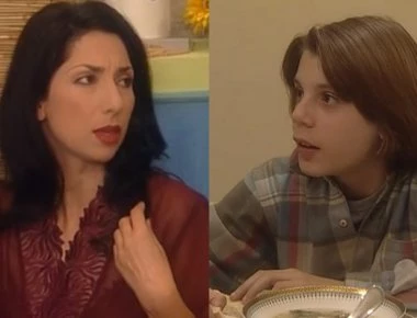 Καφέ της Χαράς: 12 χρόνια μετά ο «Μανωλάκης» και η «Πενέλοπε Μαρκάτος» ποζάρουν στον φακό (φωτο)